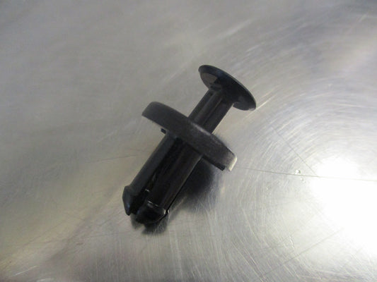 Toyota Rav4, Prius V Genuine Rocker Panel Clip New Part