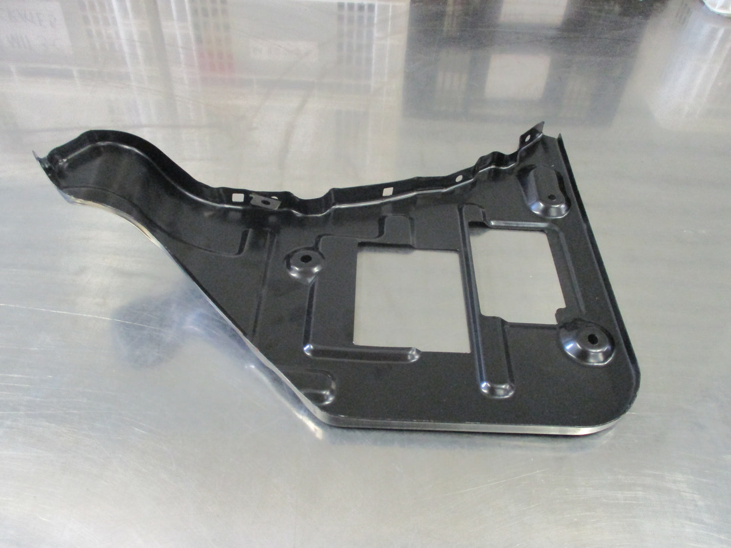 Suzuki Grand Vitara Genuine Right Hand Rear Side Bumper Bracket New Part