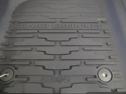 Jeep Grand Cherokee Genuine Rubber Dish Floor Mat Set New Part