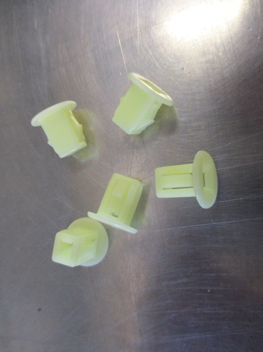 Nissan X-Trail Genuine Front Fender Grommet 5 Pack New Part