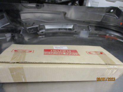 Isuzu D-Max Genuine Right Hand Front Inner Splash Guard New Part