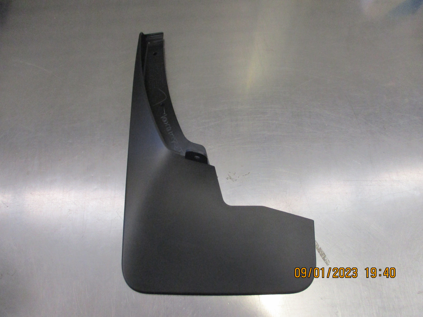 Nissan Navara NP300 D23 Genuine Left Hand Front Mud Guard New Part