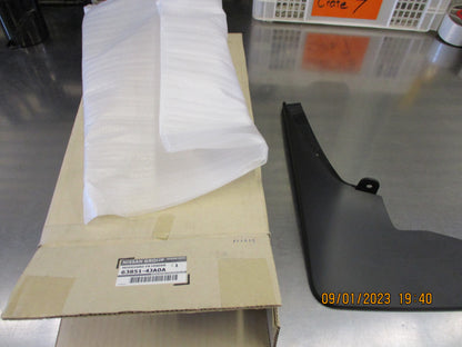 Nissan Navara NP300 D23 Genuine Left Hand Front Mud Guard New Part