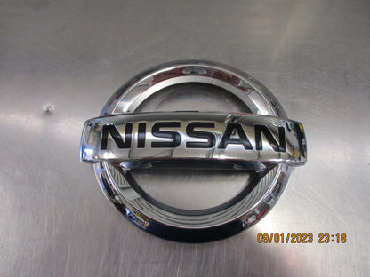 Nissan D40M Navara-R51 Pathfinder Genuine Front Emblem New Part