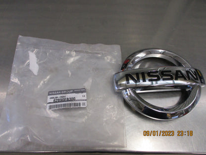 Nissan D40M Navara-R51 Pathfinder Genuine Front Emblem New Part