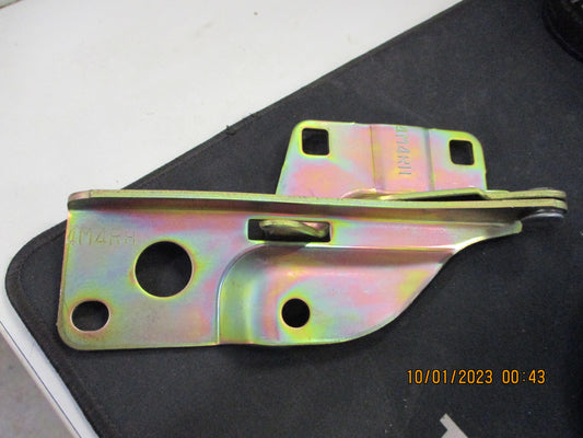 Nissan D40 Navara/Pathfinder Genuine Right Hand Bonnet Hinge New Part