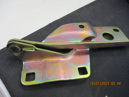 Nissan D40 Navara/Pathfinder Genuine Right Hand Bonnet Hinge New Part