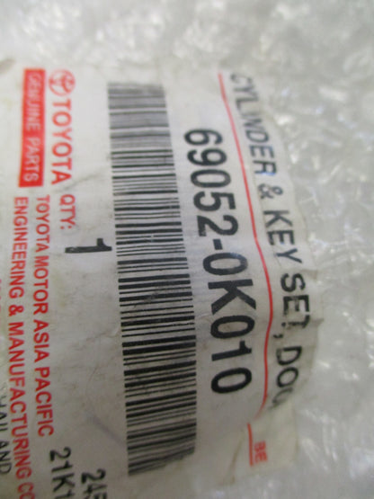 Toyota Hilux Genuine Cylinder And Key Set Left Hand Door Lock New Part