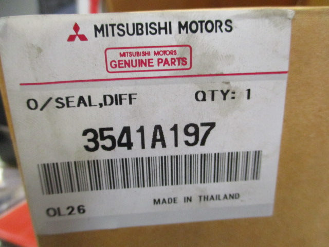 Mitsubishi MQ Triton Genuine Front Diff Oil Seal New Part