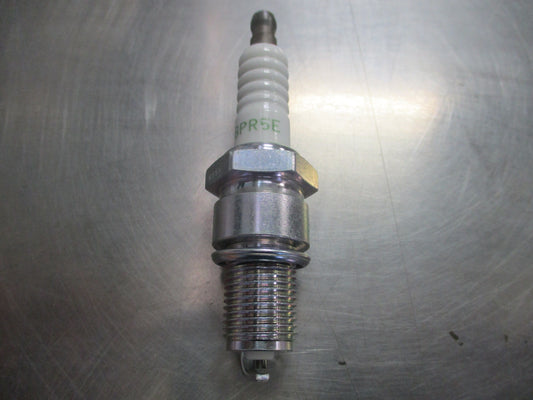 NGK 7075 Spark Plug Ford/Nissan New Part