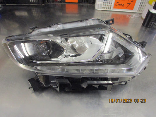 Nissan X-Trail T32 Genuine Right Hand Head Light New Part
