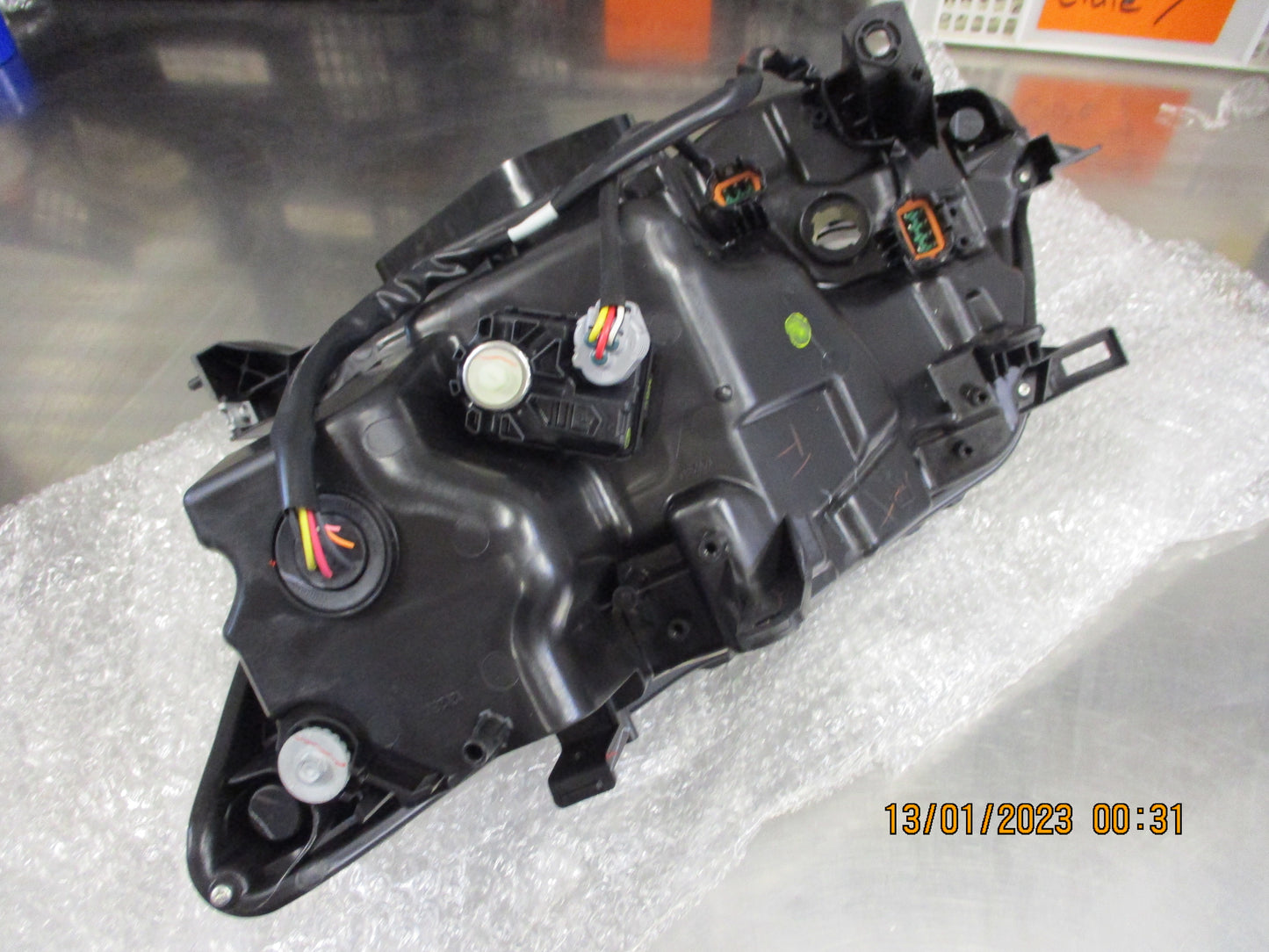 Nissan X-Trail T32 Genuine Right Hand Head Light New Part