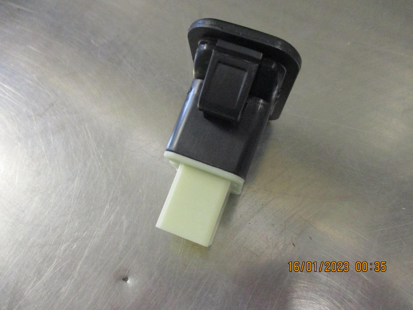 SSS Auto 1 Button With Illumination 6 Pin Suits Ford FG Falcon New Part