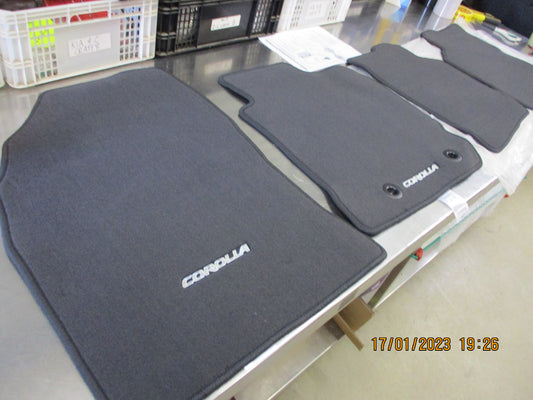 Toyota Corolla Hatch Ascent Sports Genuine Set Of 4 Carpet Mat Set New Part