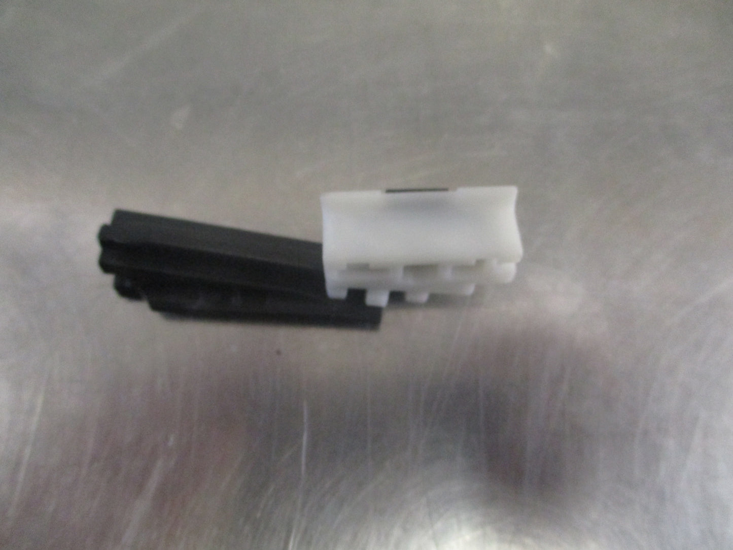 Mercedes Benz E320/E420/E430 Genuine Roof Drip Molding Clip New Part