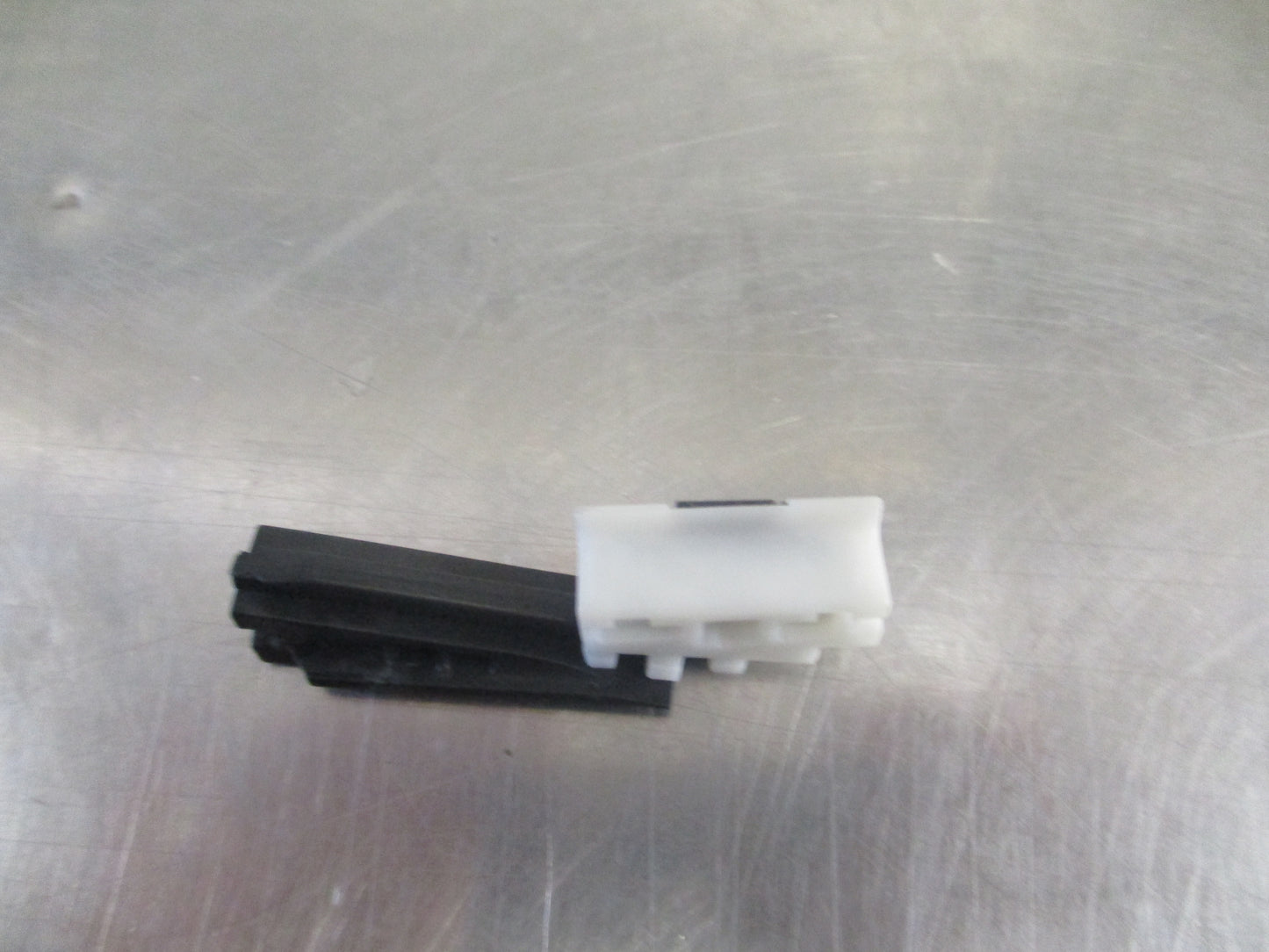 Mercedes Benz E320/E420/E430 Genuine Roof Drip Molding Clip New Part