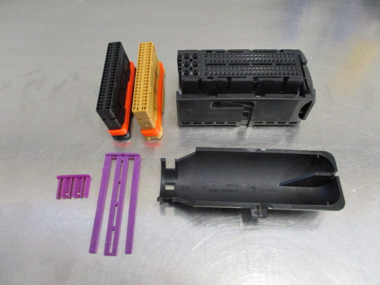 Volkswagen Beetle/Jetta/Passat/Tiguan/Touareg Genuine ECU Connector Housing New Part