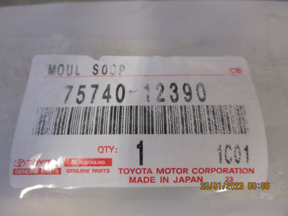 Toyota Corolla Sedan-Wagon Genuine Left Hand Rear Door Moulding New Part