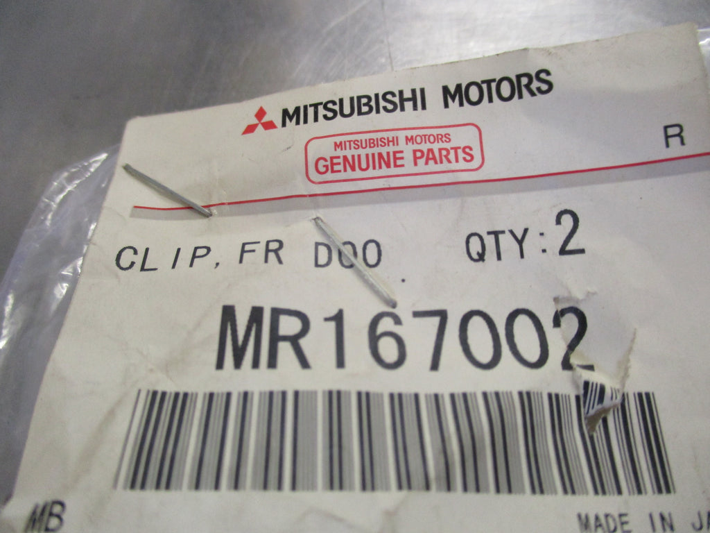 Mitsubishi Pajero Genuine Front Door Trim Clip New Part