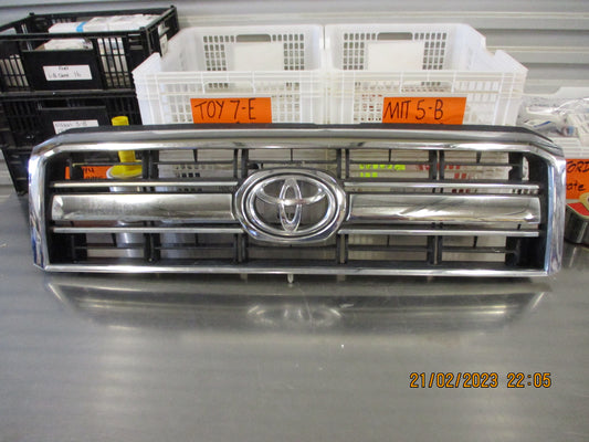 TYC Chrome Grille Suits Toyota Landcruiser VDJ70 Series Used Part