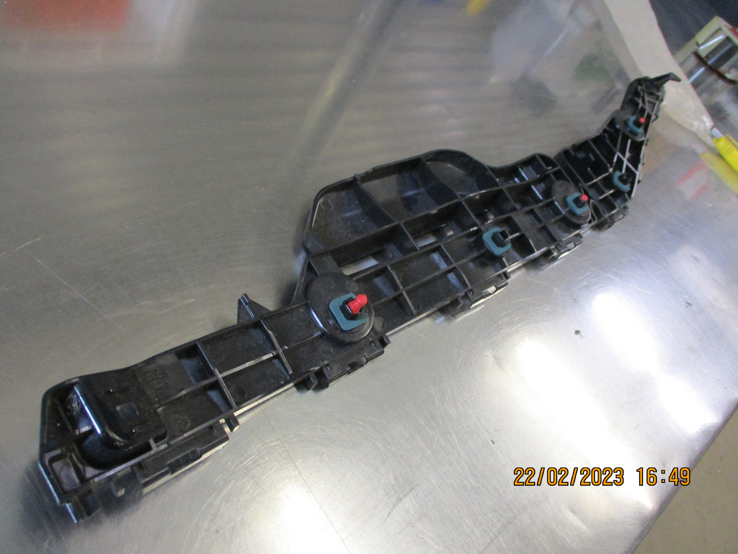 Toyota Kluger Genuine Right Hand Rear Bumper Bracket New Part