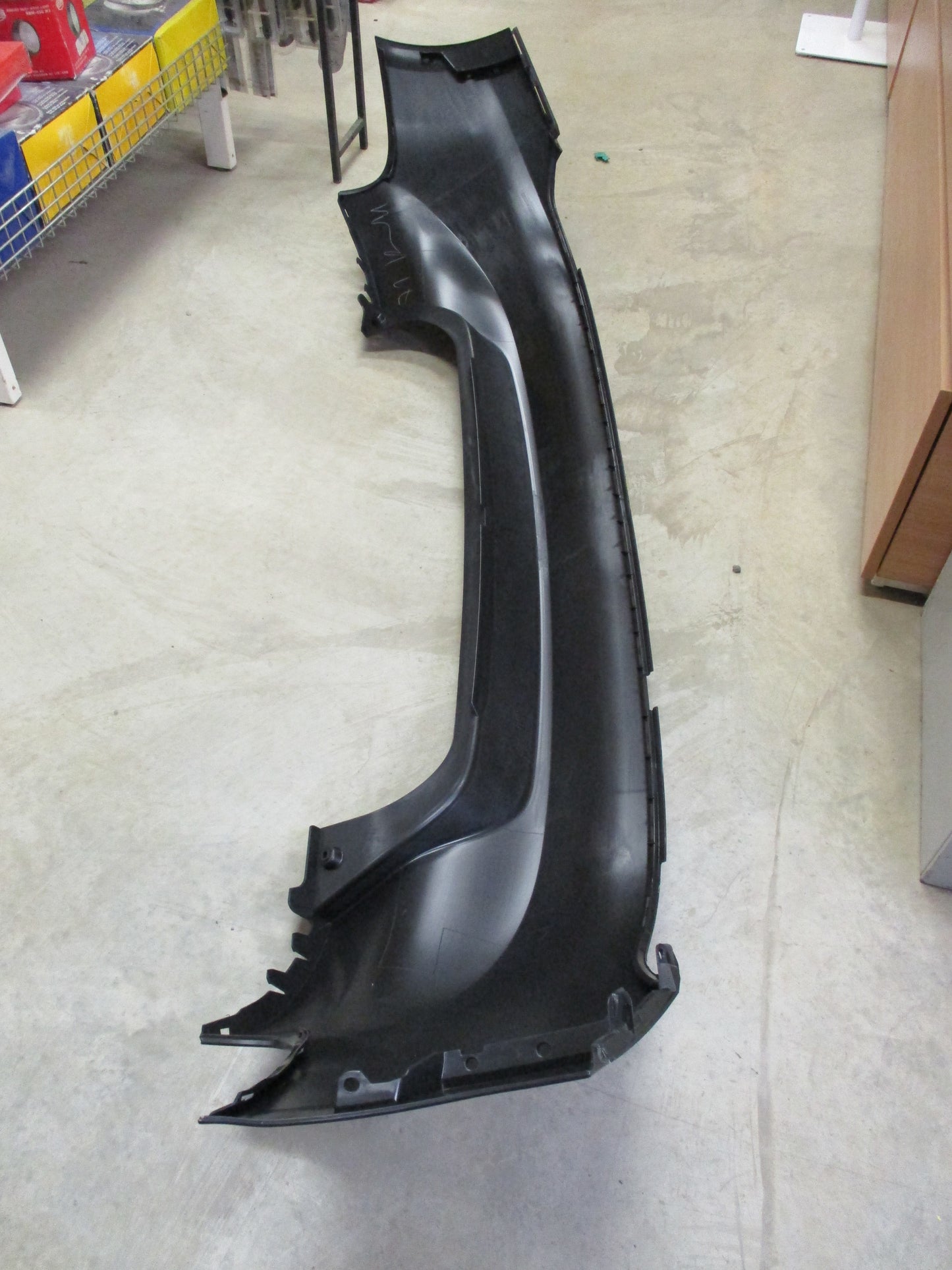 Ford Focus LW Hatch-Sedan Genuine Rear Bumper Bar Cover New Part