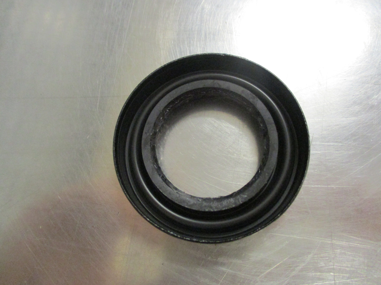 Nissan Navara Genuine Rear Inner Axle Shaft Oil Seal New Part