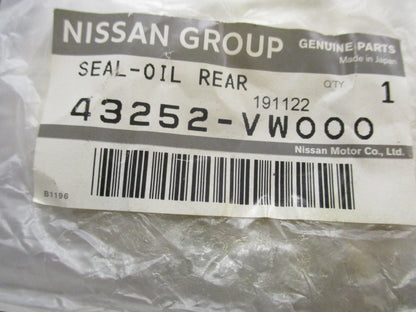Nissan Navara Genuine Rear Inner Axle Shaft Oil Seal New Part
