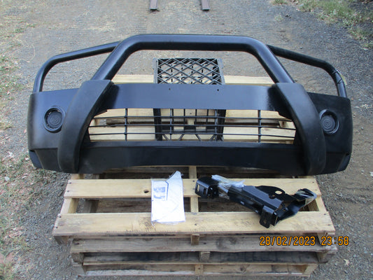 Mitsubishi Challenger Genuine Black Hammer Tone Bull Bar New Part