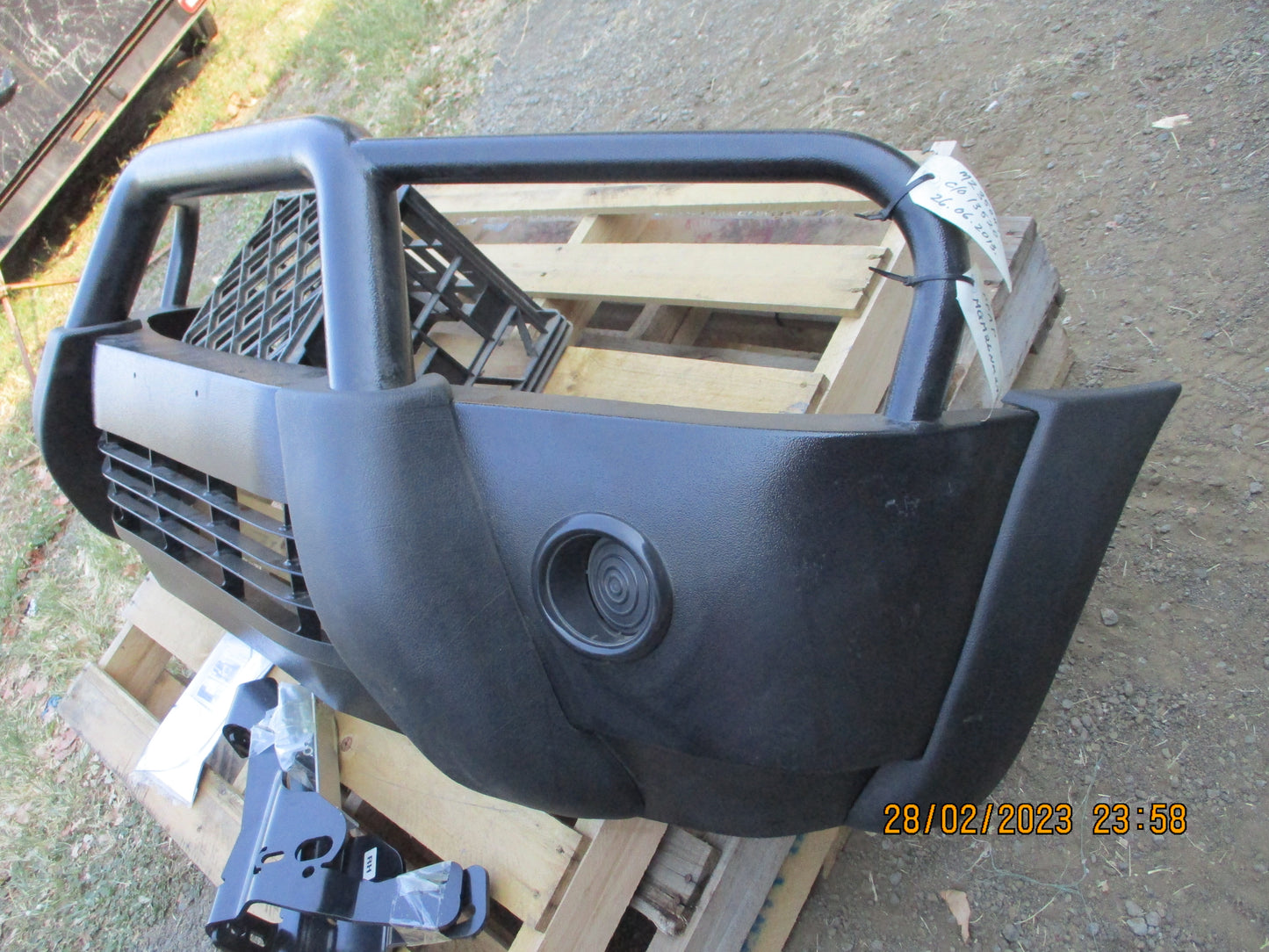 Mitsubishi Challenger Genuine Black Hammer Tone Bull Bar New Part