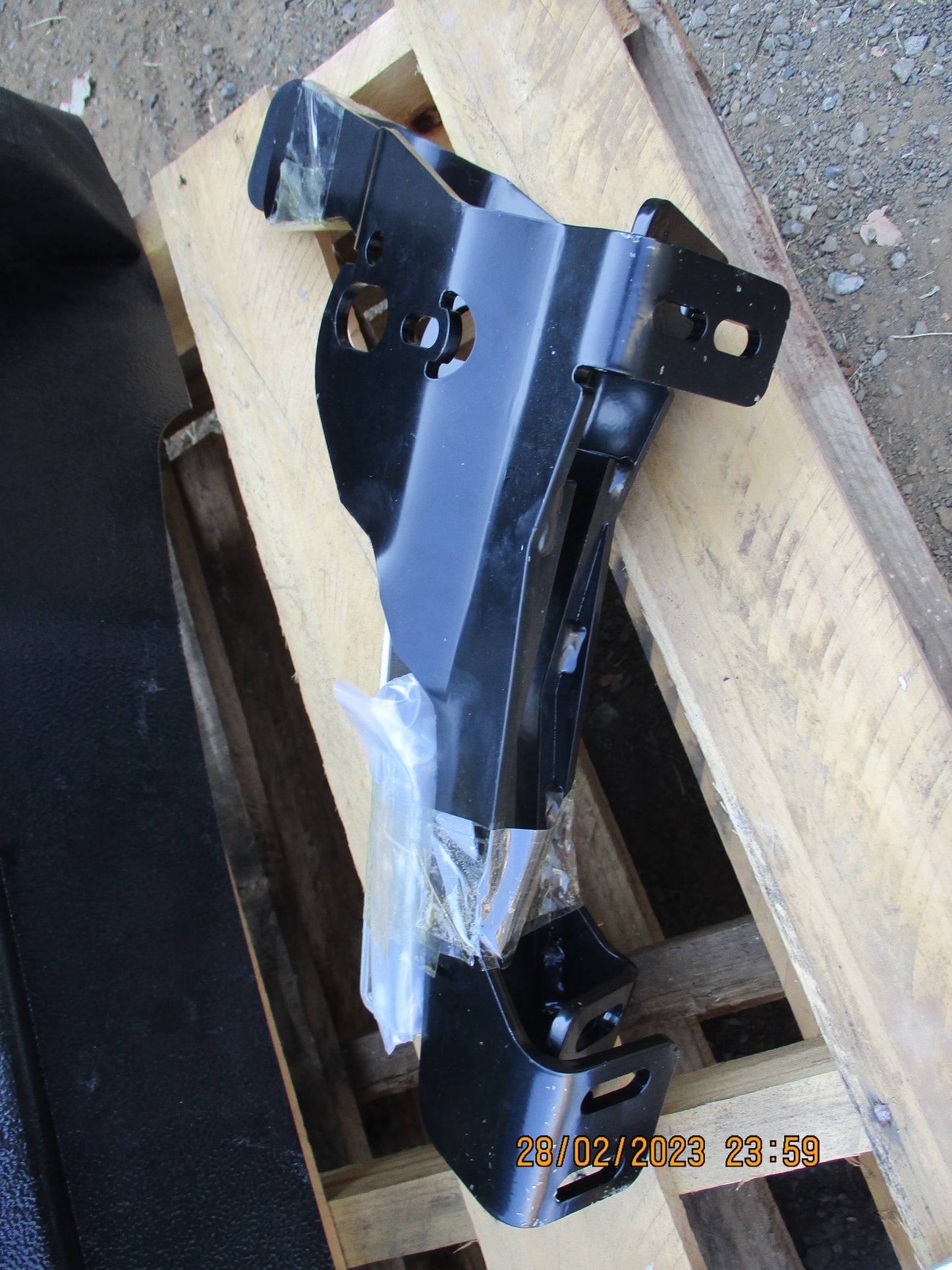 Mitsubishi Challenger Genuine Black Hammer Tone Bull Bar New Part
