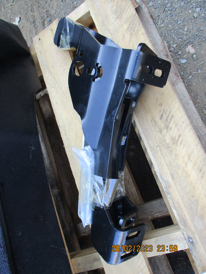 Mitsubishi Challenger Genuine Black Hammer Tone Bull Bar New Part
