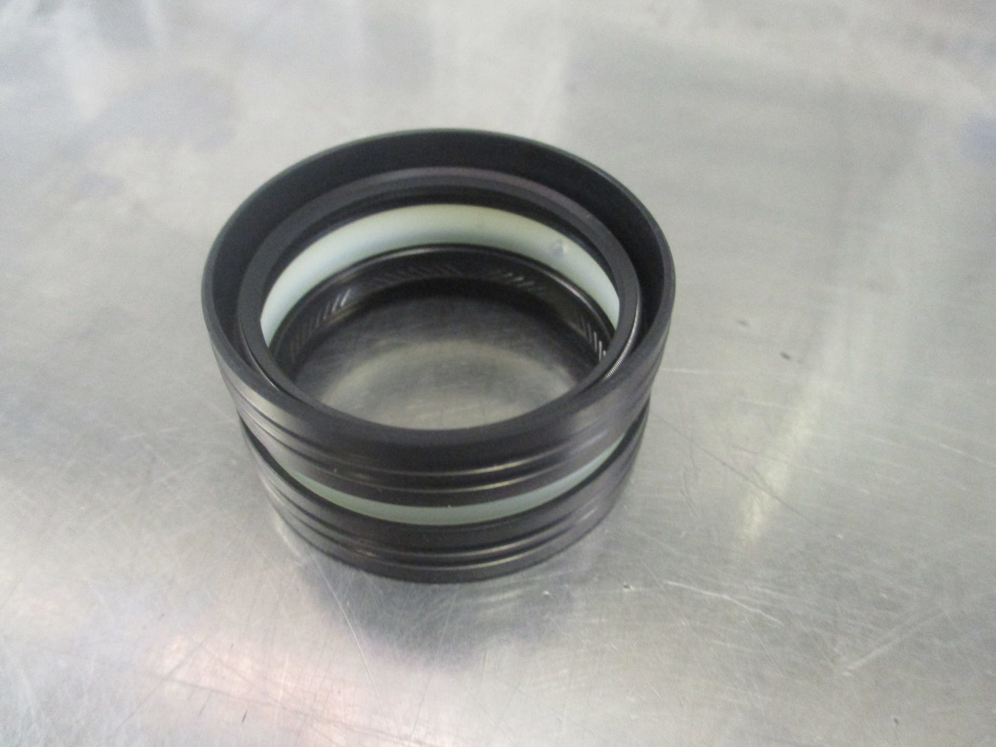 Toyota RAV4/Kluger Genuine Right Hand Front Drive Shaft Oil Seal New Part