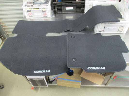Toyota Corolla Hatch Genuine Set Of Carpet Mat Suits Manual New Part