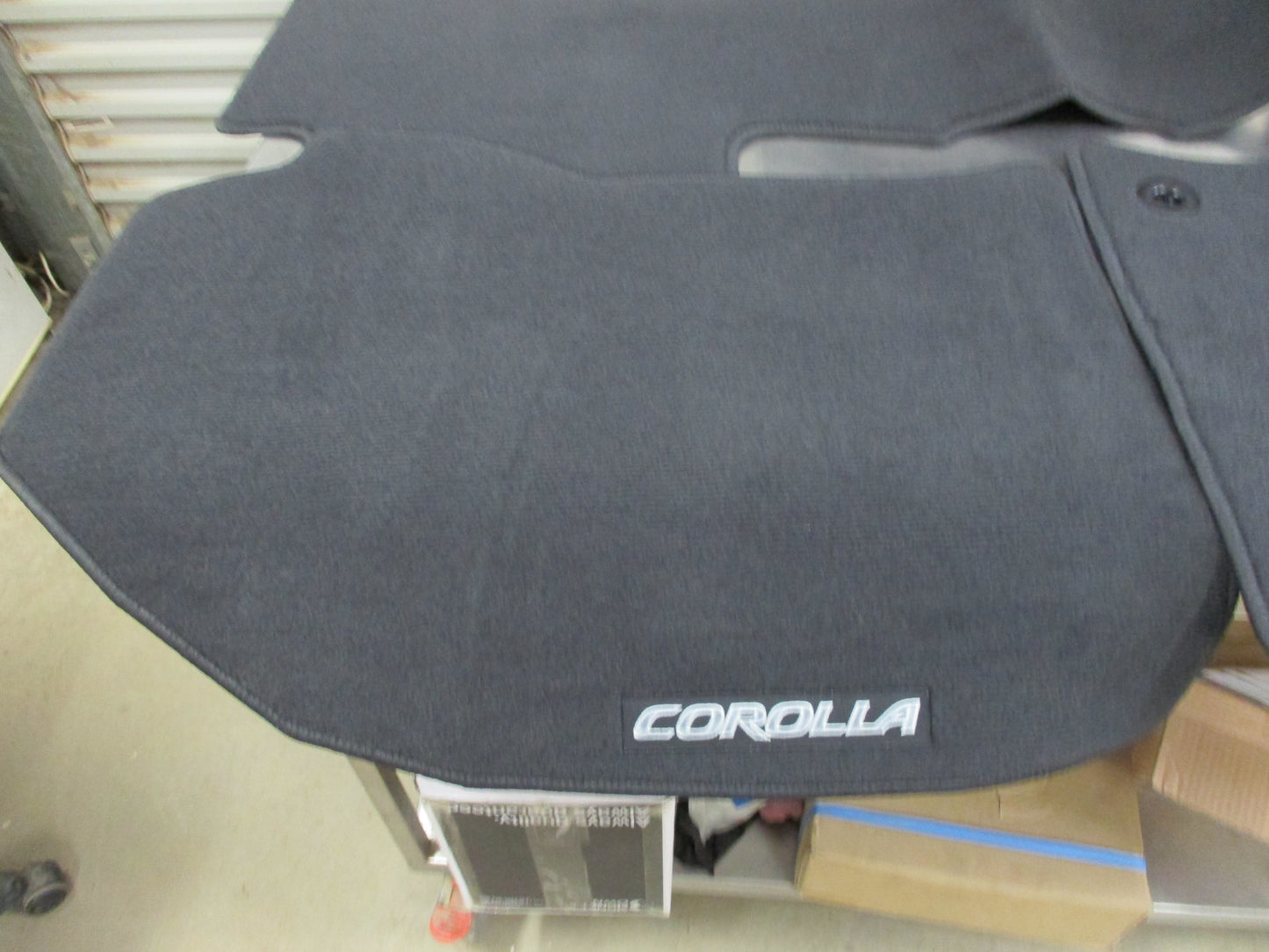 Toyota Corolla Hatch Genuine Set Of Carpet Mat Suits Manual New Part