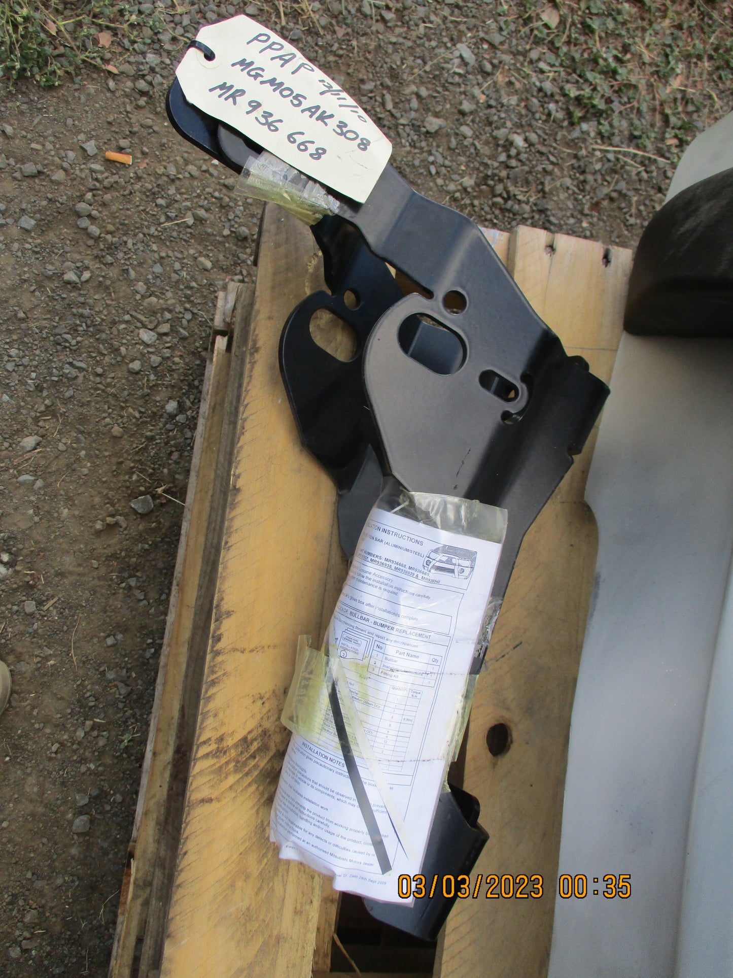 Mitsubishi MN Triton Genuine Alloy Bull Bar Kit New Part