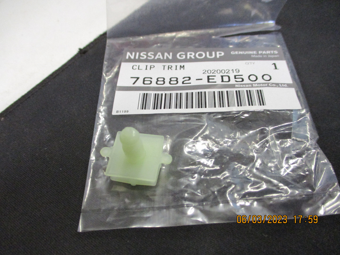 Nissan 370Z Genuine Rocker Molding Fastener New Part