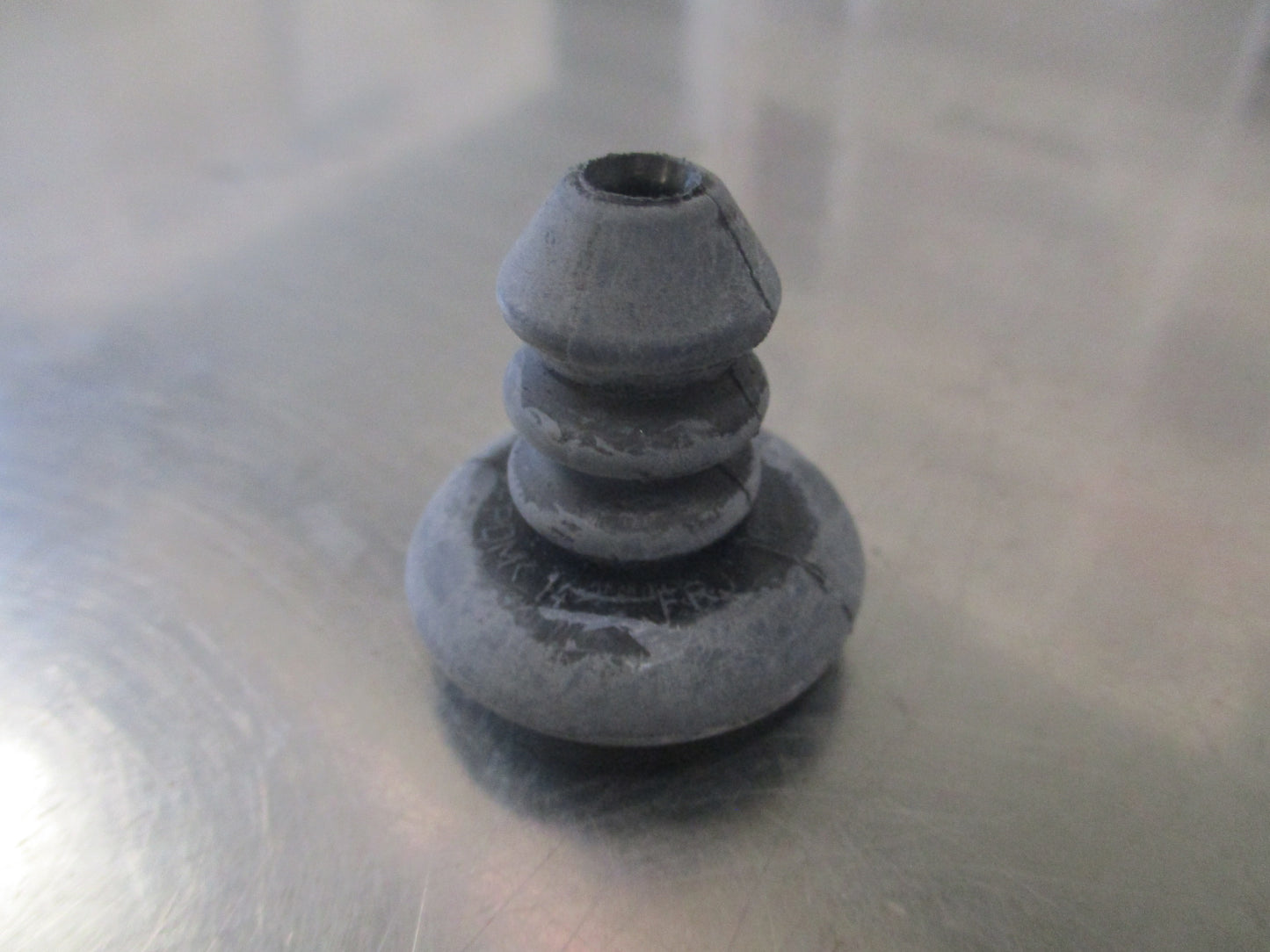 Volkswagen Golf/Transporter T4 Genuine Bonnet Cable Release Grommet New Part