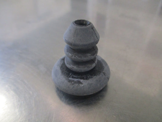 Volkswagen Golf/Transporter T4 Genuine Bonnet Cable Release Grommet New Part