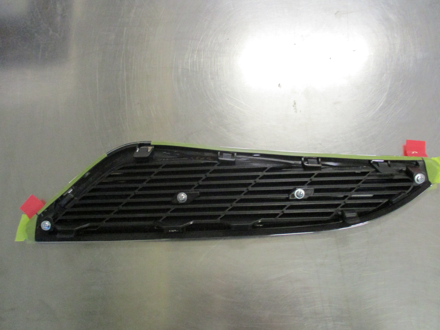 Nissan Patrol Genuine Front Right Fender Vent Grille New Part