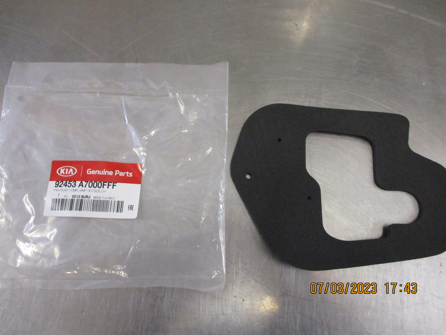 Kia Forte Sedan Genuine Left Hand Rear Tail Light Gasket New Part
