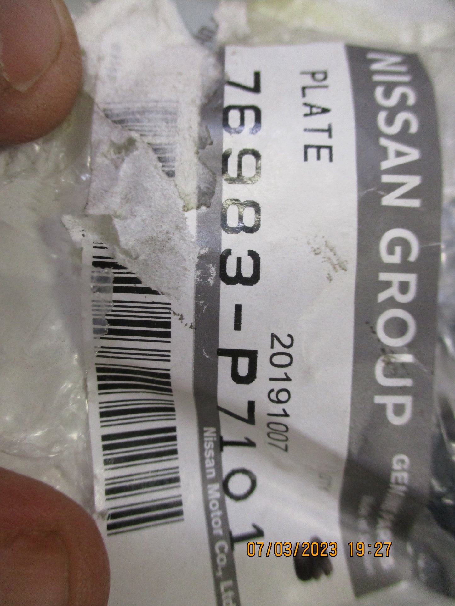 Nissan Patrol GQ-Y60 GU Y61 Genuine Jack Nut Cover Clip New Part