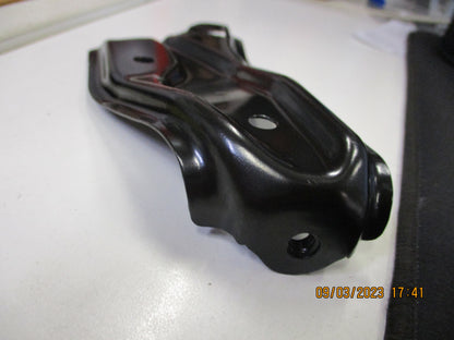 Suzuki Swift Genuine Right Hand Lower Fender Bracket New Part