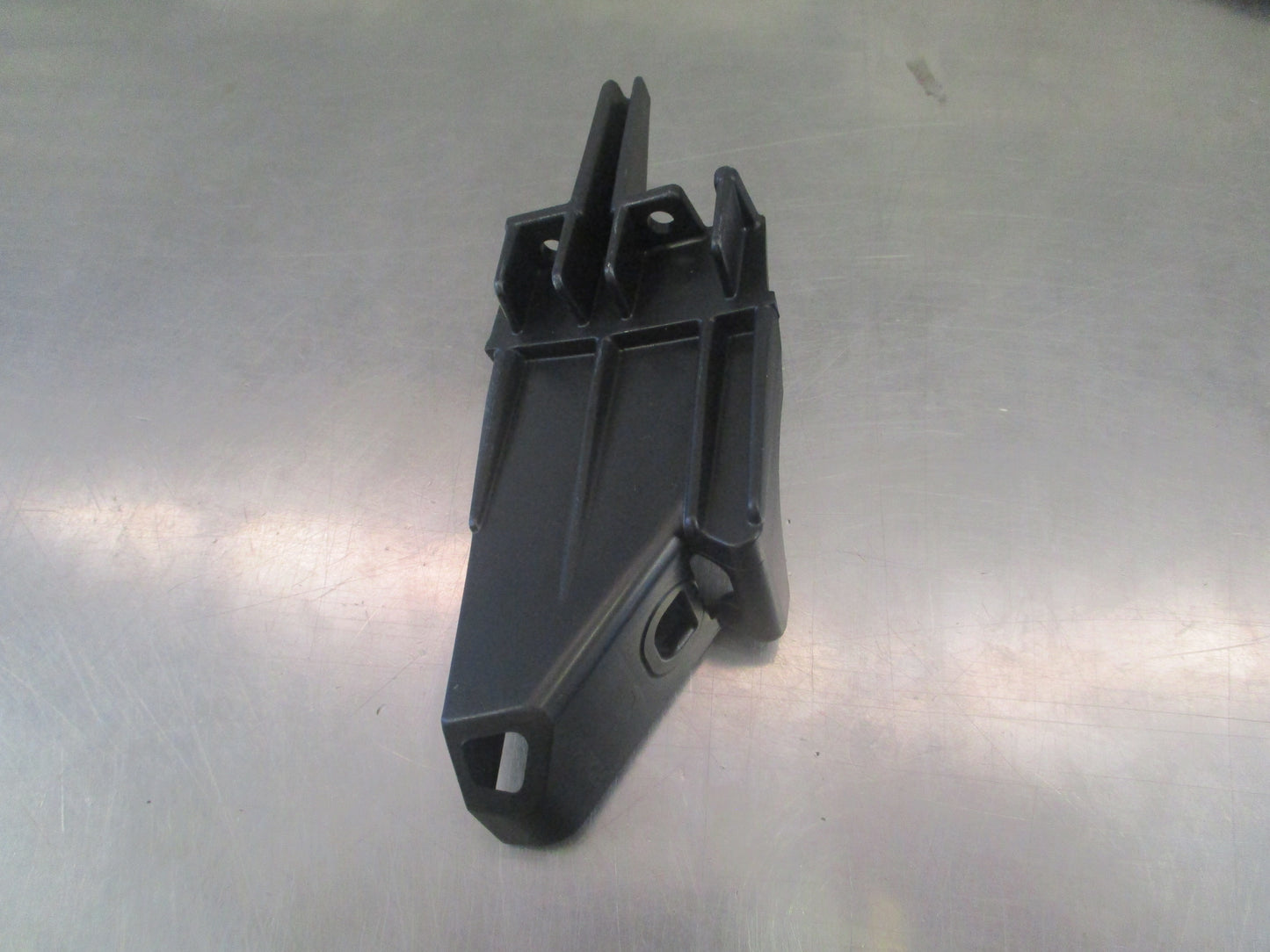 Toyota Yaris Genuine Right Hand Lower Headlight Protector Retainer New Part