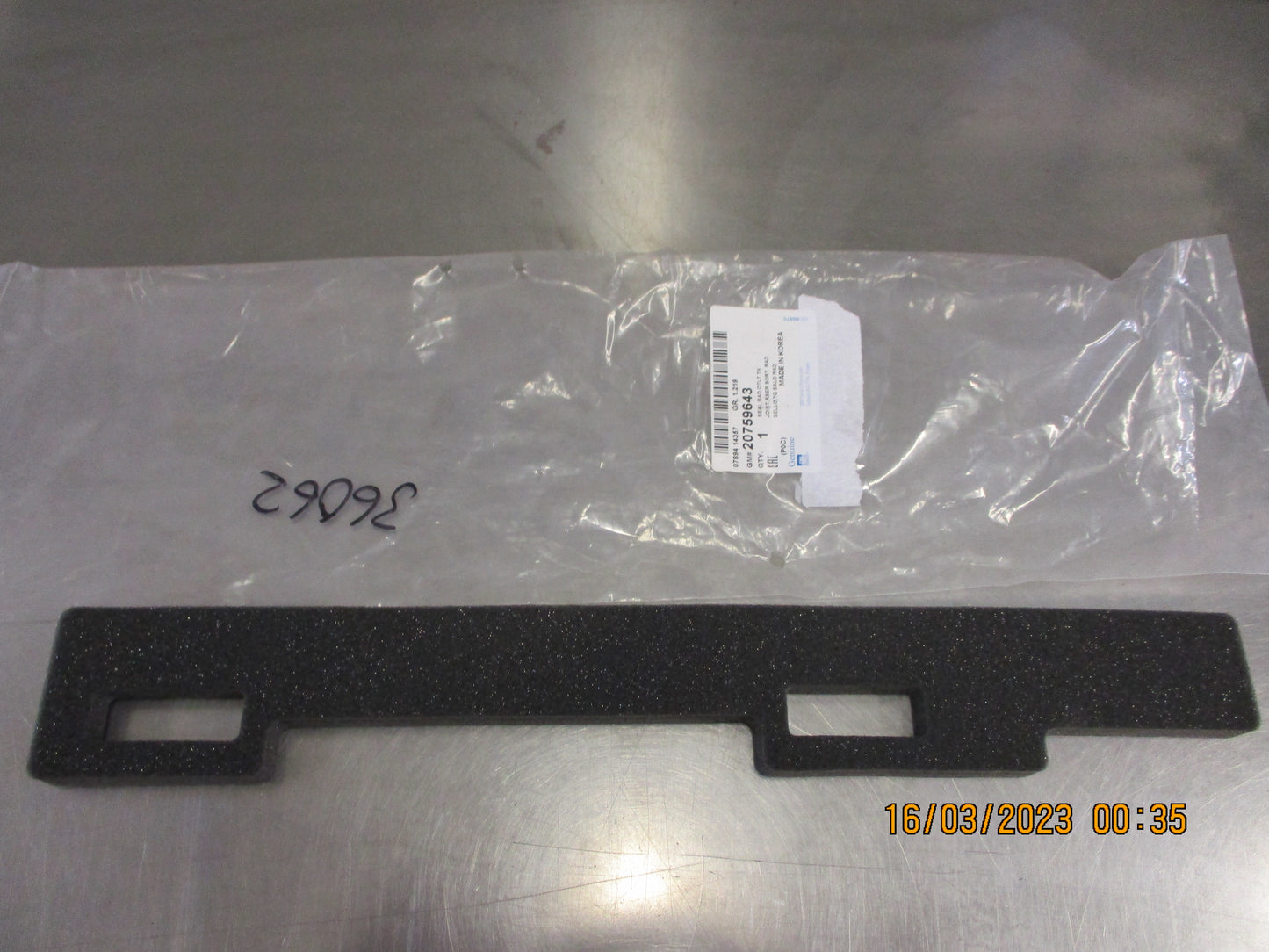 Holden Captiva Genuine Left Hand Front Radiator Side Foam New Part