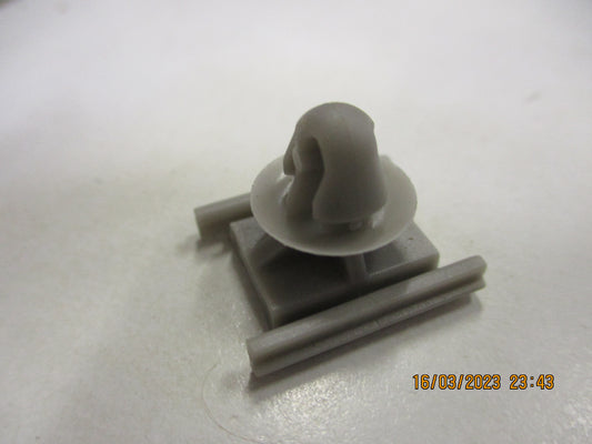 Volvo 850 Genuine Body Side Molding Retainer Clip New Part