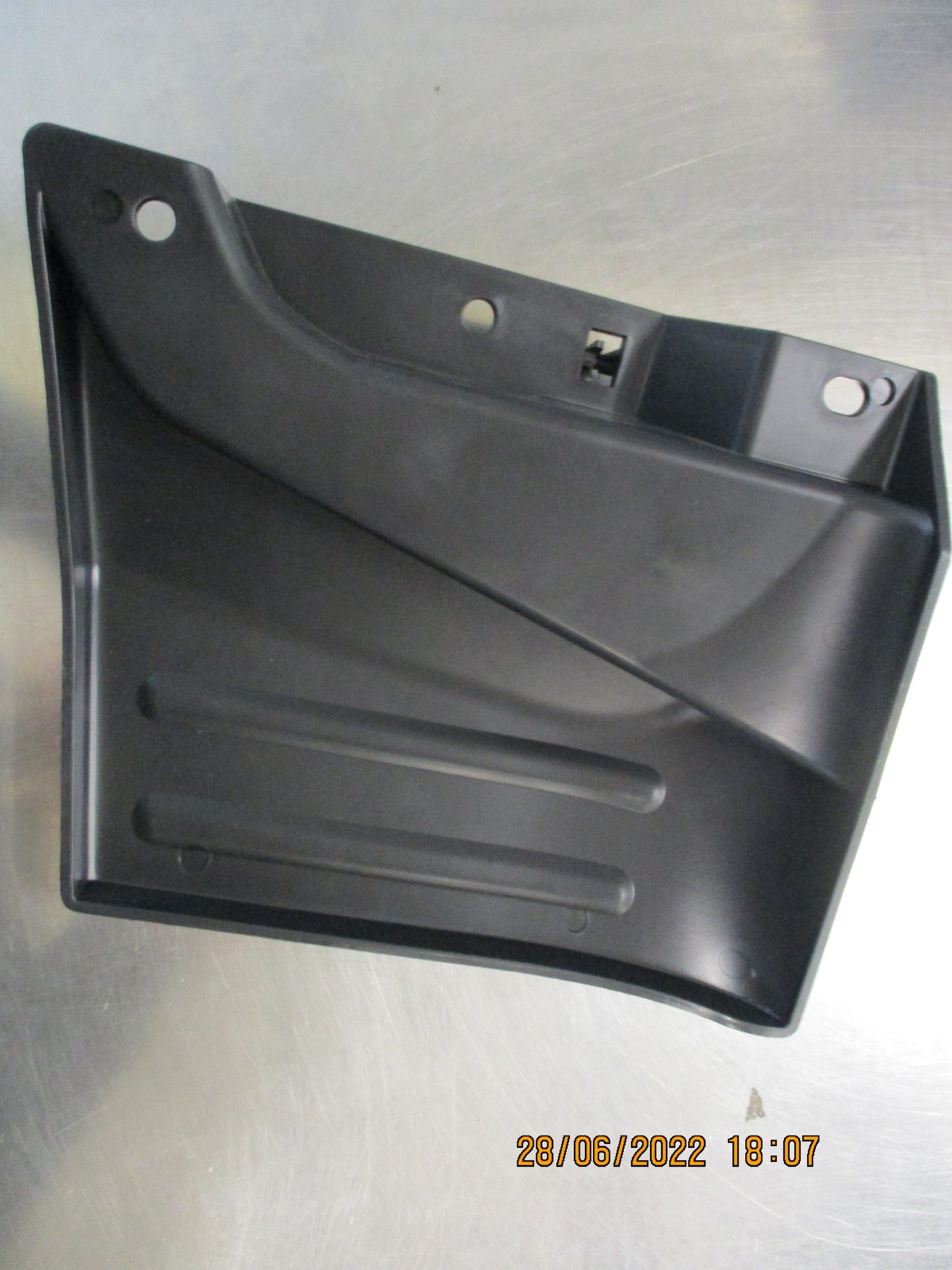 Chevrolet Silverado/ GMC Sierra Genuine Rear Driver Side Front Tire Air Deflector New Part