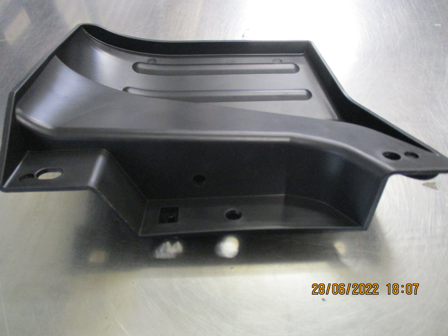 Chevrolet Silverado/ GMC Sierra Genuine Rear Driver Side Front Tire Air Deflector New Part