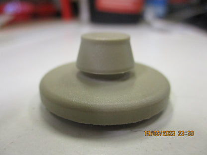 Holden VE Commodore Genuine Carpet And Foot Trim Clip New Part