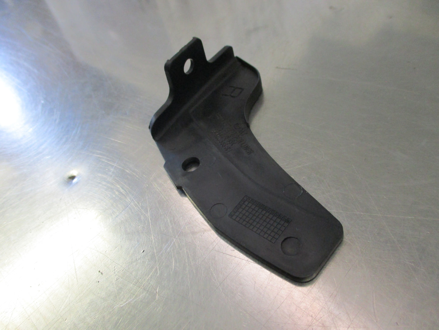 Holden Barina Genuine Front Right Liner Fender Bracket New Part